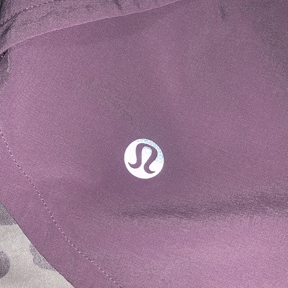 Lululemon speed up shorts size 8 lavender purple - Picture 3 of 4
